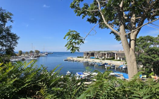 Етаж от къща с гледка море на пристанището в Стария град на Несебър