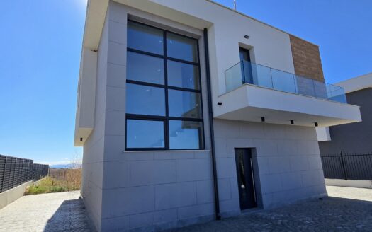 Самостоятелна къща с 3 спални и Акт 16 за продажба в Сарафово, Лахана